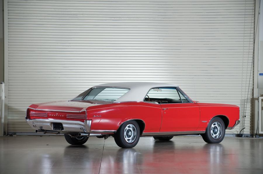  Pontiac GTO Coupe 1966 года  (фото 8 из 16)